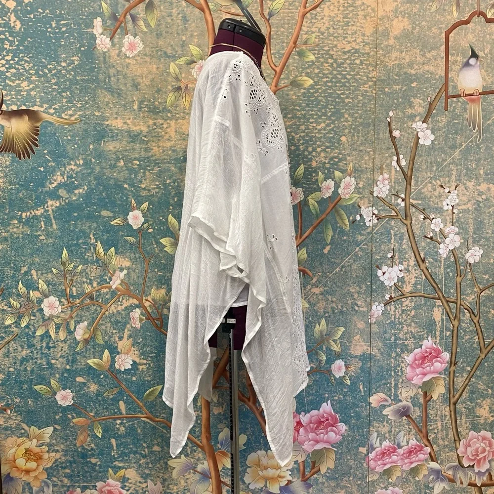 NWT Umgee White Poncho Blouse - Picture 6 of 9